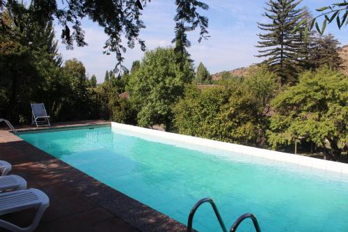 a swimming pool with a view of the mountains at Hotel Plaza Malloa in Malloa
