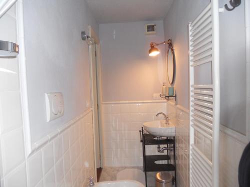 A bathroom at la Torretta di Villa Borri Chianti Classico