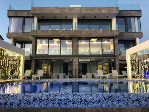Bazén v ubytovaní Sky Beach Aparthotel alebo v jeho blízkosti