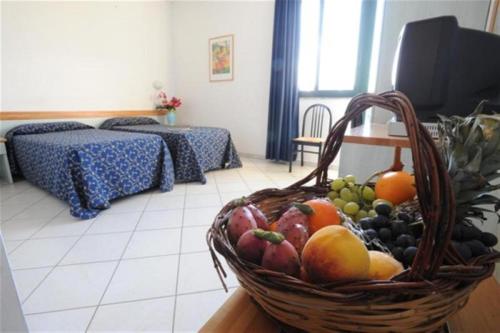 a basket filled with fruit sitting on top of a table at Villa Orchidea in Vittoria