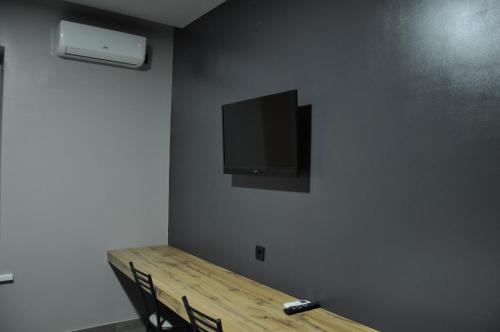 Televisyen dan/atau pusat hiburan di FULL HOUSE capsule hostel
