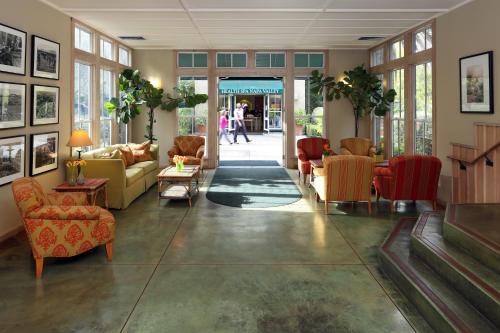 Lobby o reception area sa Southbridge Napa Valley