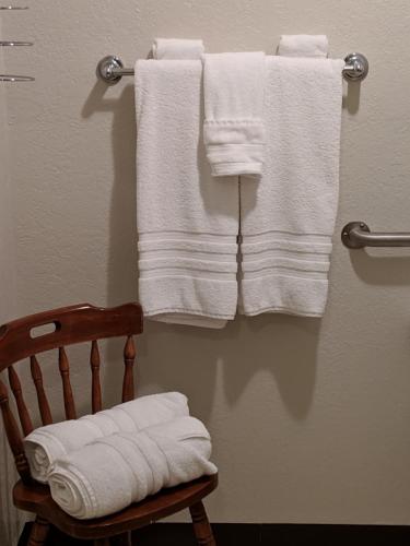 a bunch of towels hanging on a towel rack at The BarnwooD Inn in Humansville