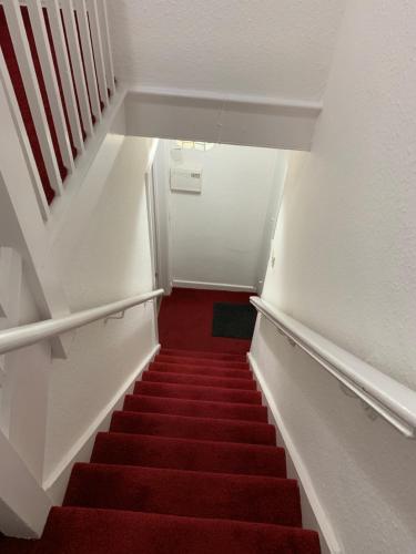 Gambar di galeri bagi Spacious semi detached house di Leigh