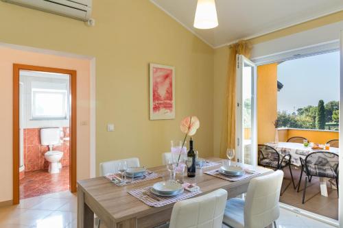 Apartments David by the Sea