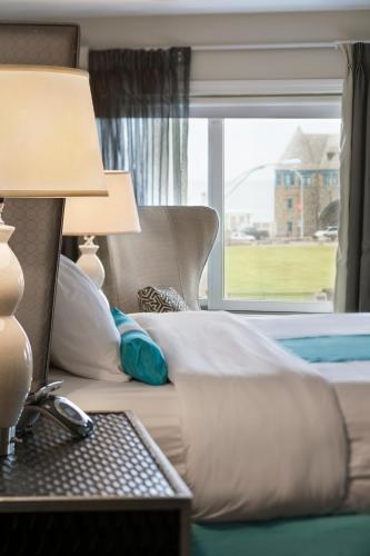Postel nebo postele na pokoji v ubytování Aqua Blue Hotel