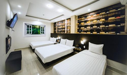 Postel nebo postele na pokoji v ubytování Duy Ninh Hotel