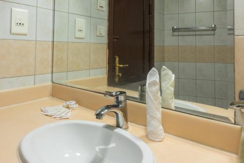 Ванная комната в Grand Zowar Hotel