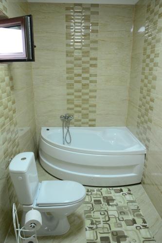 Bilik mandi di Casa Alin
