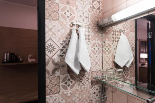 Ένα μπάνιο στο Hotel Aakenus