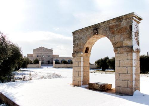 an arch in front of a building in the snow at Masseria Sacramento in Palagianello