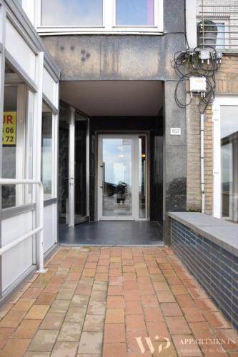 an entrance to a building with a brick walkway at Residentie Les Algues 8ste verdieping in Blankenberge