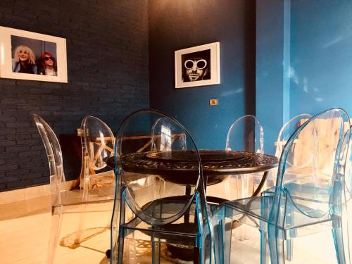 Posezení v ubytování 97Rock bookstore Hostel