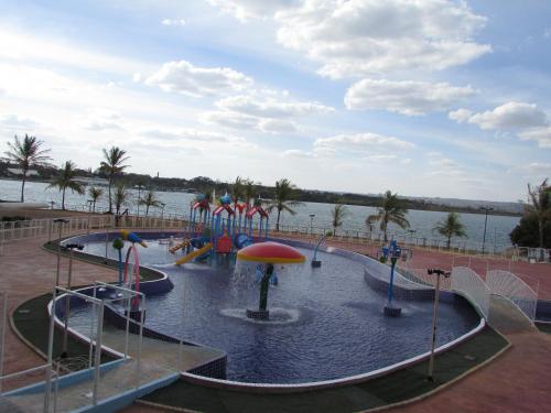 a swimming pool with people in it at Bay Park Hotel Resort in Brasília
