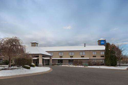 a large building with a blue sign on top of it at Baymont by Wyndham Belleville Airport Area Free Airport Shuttle in Belleville