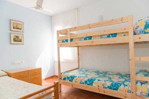 Poschodová posteľ alebo postele v izbe v ubytovaní Villa Velero