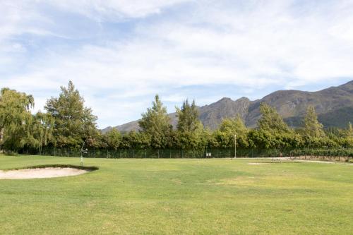 Pemandangan gunung umum atau pemandangan gunung yang diambil dari lodge
