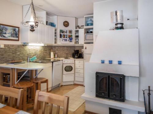 Køkken eller tekøkken på Holiday Home Tahkontilhi e 5 by Interhome