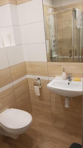 Ένα μπάνιο στο Apartamenty Białowieża