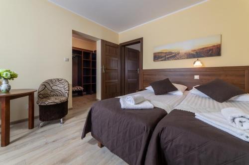 Postel nebo postele na pokoji v ubytování Dom Jastrzębia z basenem i jacuzzi