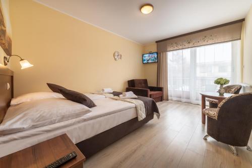 Postel nebo postele na pokoji v ubytování Dom Jastrzębia z basenem i jacuzzi