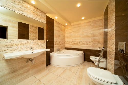 Hotel Promien tesisinde bir banyo