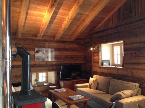 Μια τηλεόραση ή/και κέντρο ψυχαγωγίας στο Chalet 1692