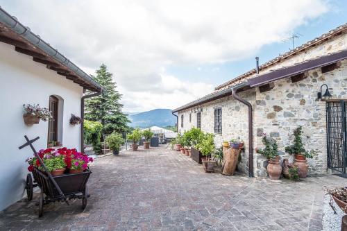 a courtyard with potted plants and buildings at Agriturismo Goccia di Luna in Umbertide