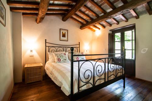 Galeriebild der Unterkunft Holiday villa with pool, Mulino del Pita in Barga