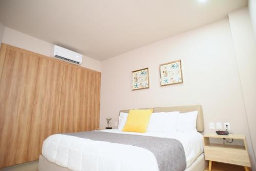 Ένα ή περισσότερα κρεβάτια σε δωμάτιο στο Bahia Marina Departamentos