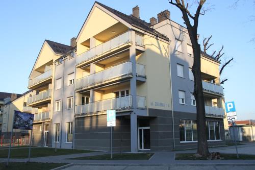 Budova, v ktorej sa apartmán nachádza