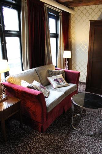 a living room with a couch and a table at Det Hanseatiske Hotel in Bergen