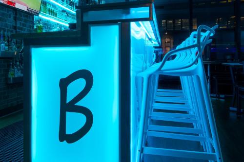a sign with the letter b and a ladder at Travelodge by Wyndham Montreal Centre in Montréal
