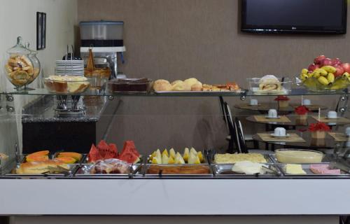 a buffet line with many different types of food at Diplomata Hotel in Sertãozinho