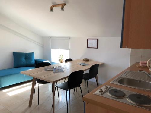 Dapur atau dapur kecil di Guest House Dijana