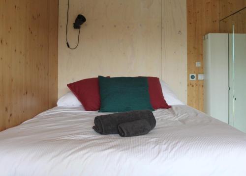 Postel nebo postele na pokoji v ubytování ROOTS Tiny House