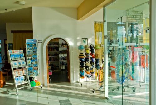 a store with a bunch of hats on display at Sabina Hotel in Theologos