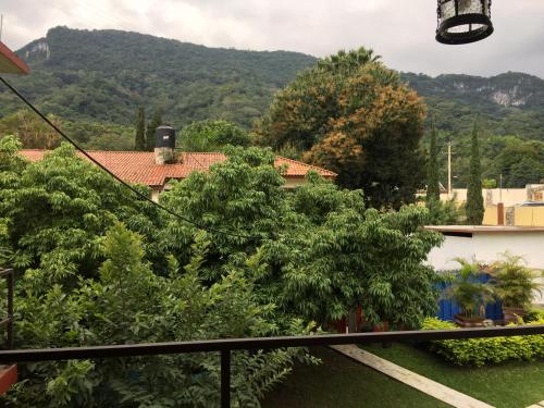 Nespecifikovaný výhled na hory nebo výhled na hory při pohledu z penzionu