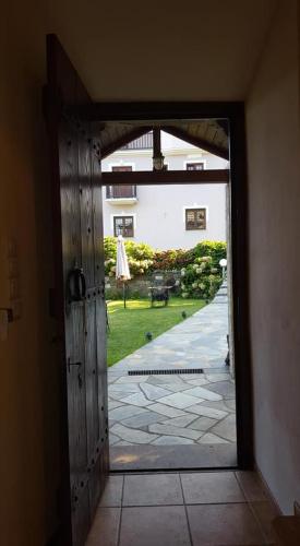 Muka bangunan atau pintu masuk Guesthouse Kalosorisma