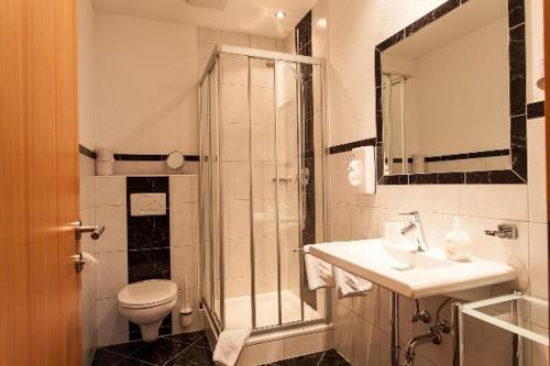 a bathroom with a shower and a toilet and a sink at ALPENAPART LADIS ehemals Alpenapart Alexander in Ladis