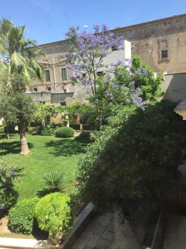Jardin de l'établissement Sine Tempore B&B