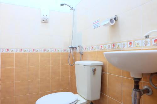 Ένα μπάνιο στο Homestay Jogja Dekat Taman Pelangi by Simply Homy