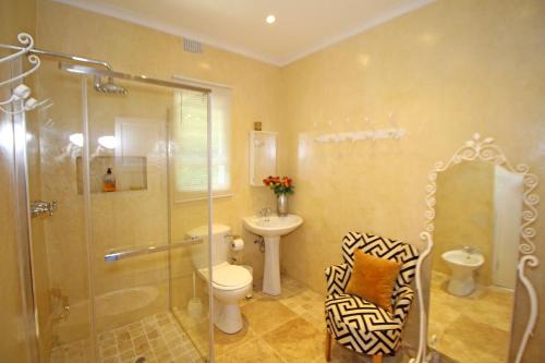 Koupelna v ubytování 8 Breach Street