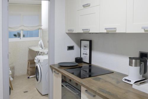 A kitchen or kitchenette at Premium Family Villas "Sea & Sun"