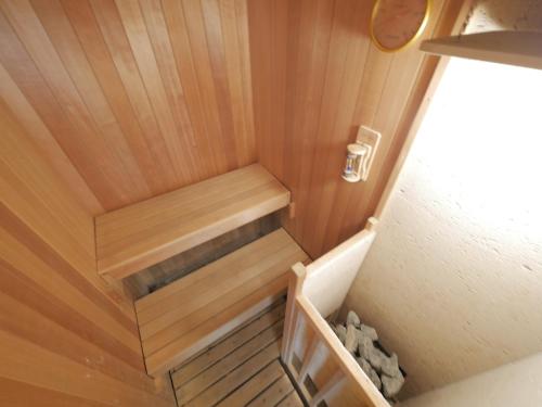 an overhead view of a sauna with wood paneling at 森と空と家 Spacious private house Moritosora in Sammu