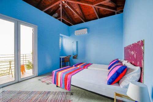 Postel nebo postele na pokoji v ubytování Art Studio Kefalonia