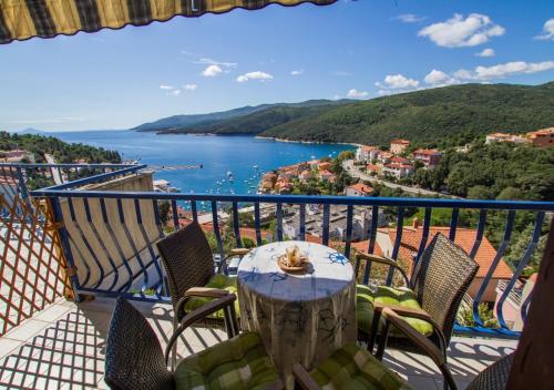 App for 4 persons, beautiful sea view, 15