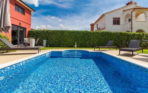 Bazén v ubytování Apartmani Kažun - App 4 - Ferienhaus nebo v jeho okolí