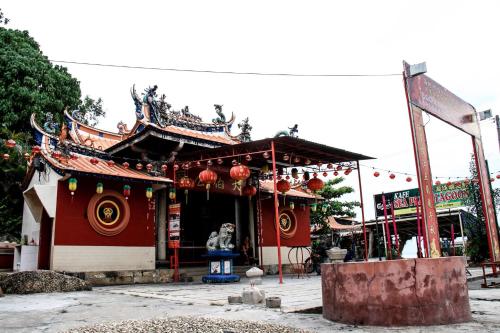a red building with a statue in front of it at 8 Boutique By The Sea in George Town