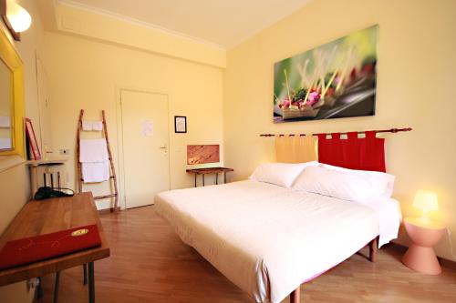 a bedroom with a white bed and a painting on the wall at The Beehive in Rome